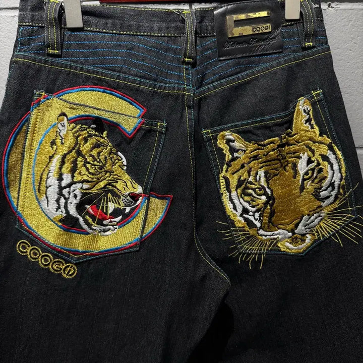 [BUNJANG] Kuji Tiger Embroidered Shorts / 쿠지 타이거 자수 반바지