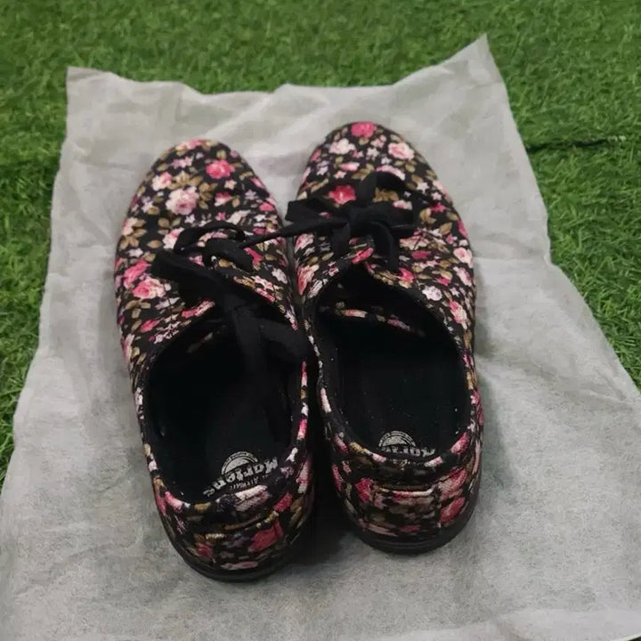[BUNJANG] Dr. Martens Flower Pattern Sneakers / 닥터마틴 플라워 패턴 스니커즈