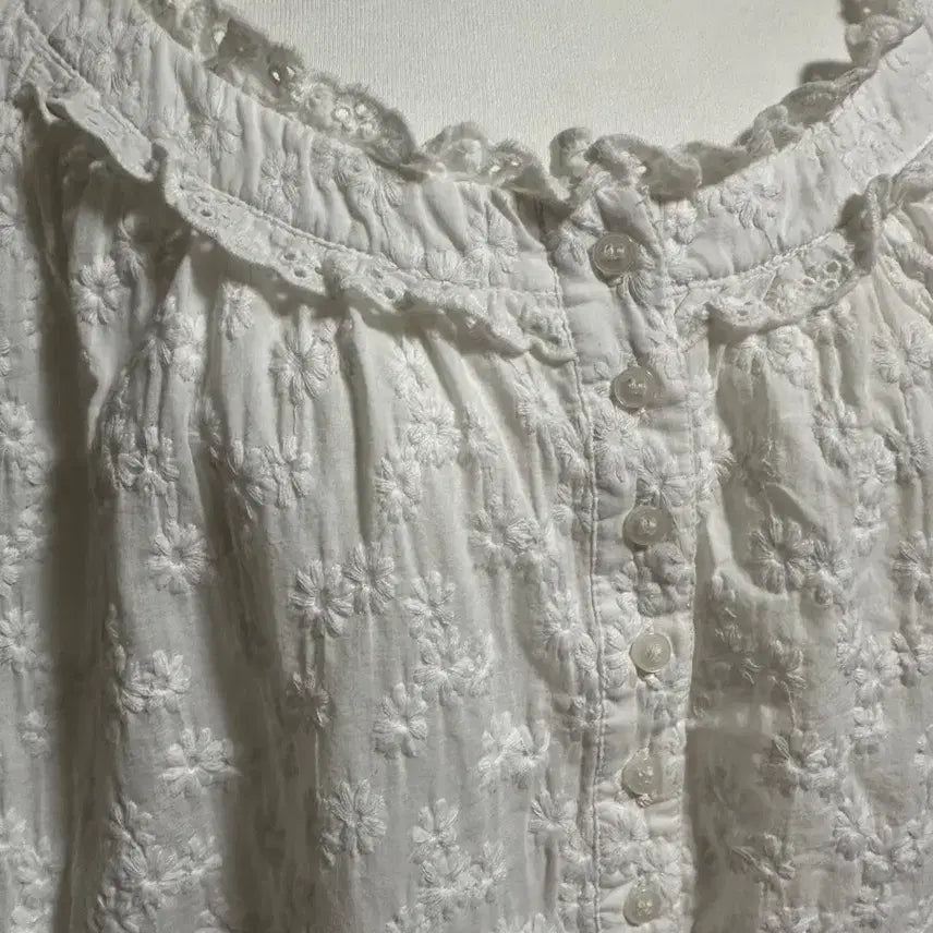 [BUNJANG] Vintage Floral Embroidered White Lace Blouse / 빈티지 꽃자수 화이트 레이스 블라우스 모리 모리걸 아오이유우