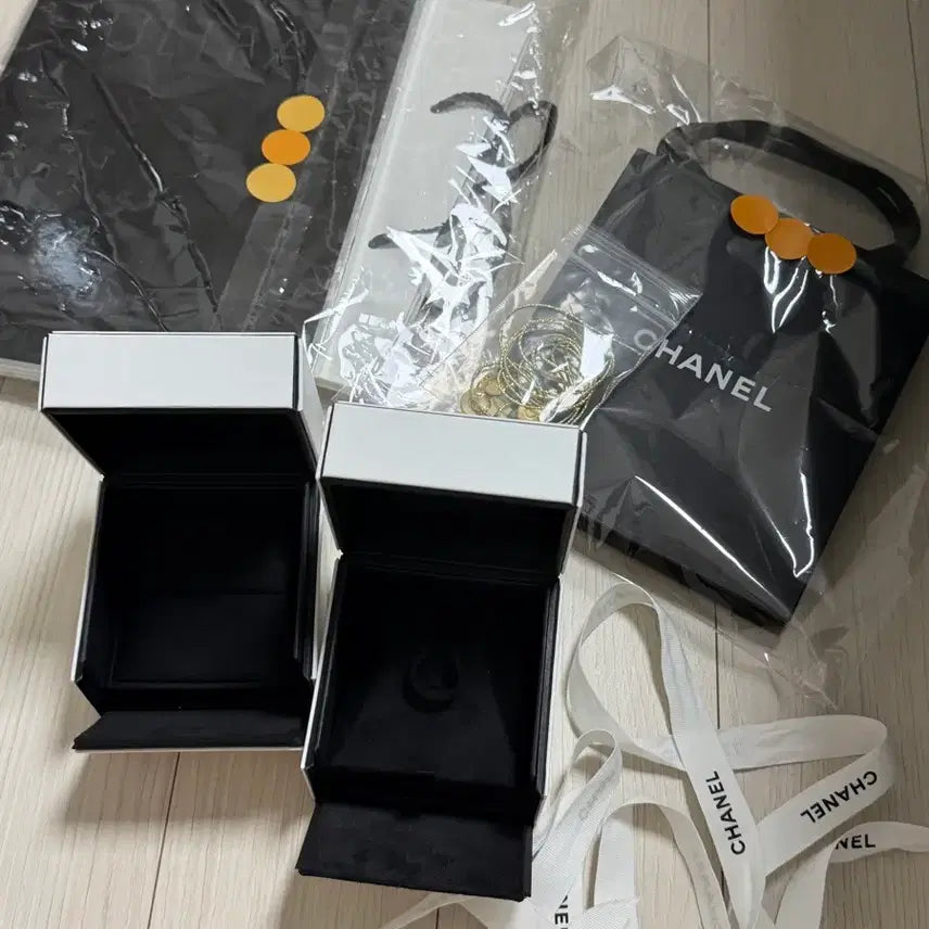[BUNJANG] Chanel Ring Cases Set (2 pcs) - Full Set / 샤넬반지 케이스 2개 세트 풀구성 (케이스가2개 더블링용 1 홀반지용1)