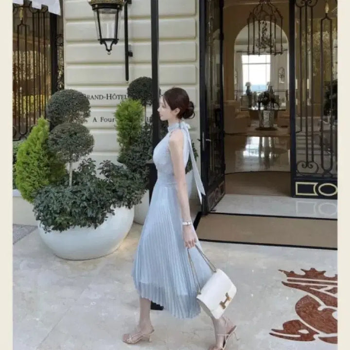 [BUNJANG] Labelle Blanc Ciel Halterneck Dress / 라벨르블랑 시엘 홀터넥 원피스