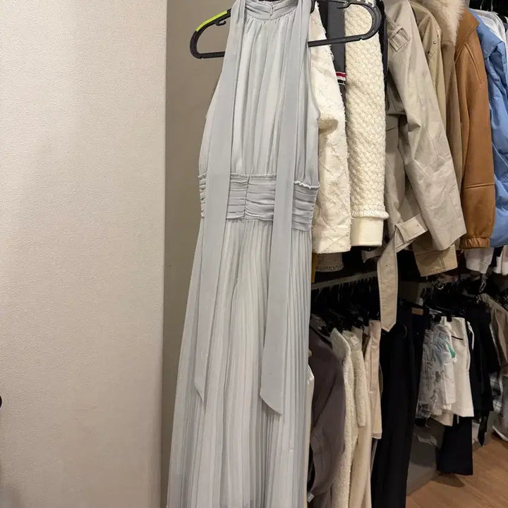 [BUNJANG] Labelle Blanc Ciel Halterneck Dress / 라벨르블랑 시엘 홀터넥 원피스