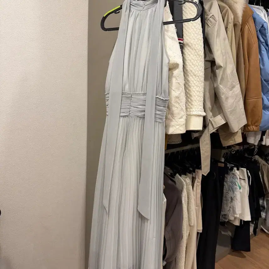 [BUNJANG] Labelle Blanc Ciel Halterneck Dress / 라벨르블랑 시엘 홀터넥 원피스