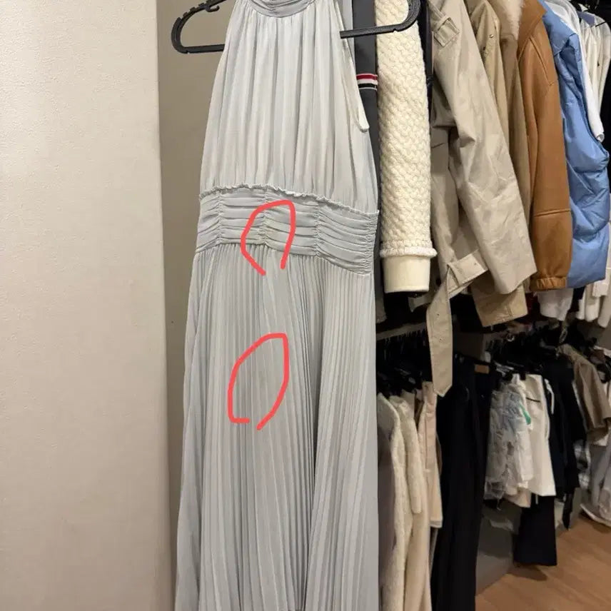 [BUNJANG] Labelle Blanc Ciel Halterneck Dress / 라벨르블랑 시엘 홀터넥 원피스