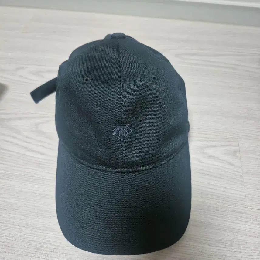 [BUNJANG] Descente Black Ball Cap Hat / 데상트 블랙 볼캡 모자