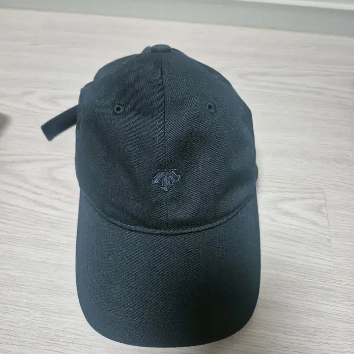 [BUNJANG] Descente Black Ball Cap Hat / 데상트 블랙 볼캡 모자