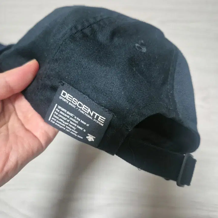 [BUNJANG] Descente Black Ball Cap Hat / 데상트 블랙 볼캡 모자
