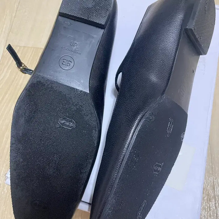 [BUNJANG] Sienne Mary Jane Shoes Size 250 with Vibram Sole / 시엔느 메리제인 250 + 비브람 밑창