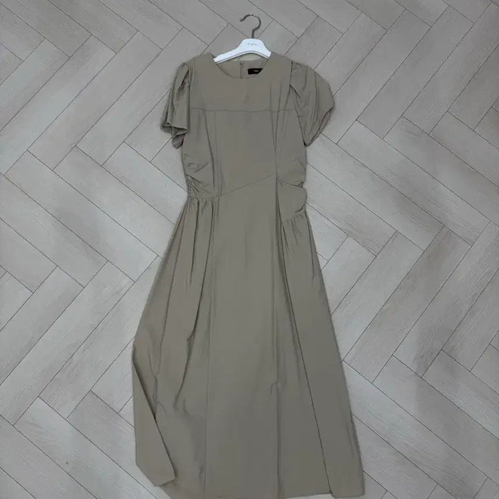 [BUNJANG] ETMONT Side Shirring Long Dress (Beige, S) / 에트몽 사이드 셔링 원피스(베이지,s사이즈)
