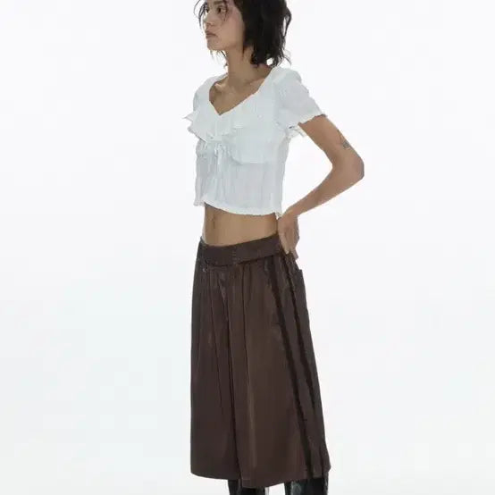 [BUNJANG] Milowoman Satin Lace Track Shorts [Deep Brown] / 밀로우먼 사틴 레이스 트랙 쇼츠 [딥 브라운]