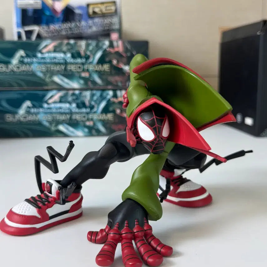 [BUNJANG] Unruly Industries Miles Morales Spider-Man Designer Toy Figure by Tracy Tubera / Marvel Unruly Industries Spider-Man 피규어