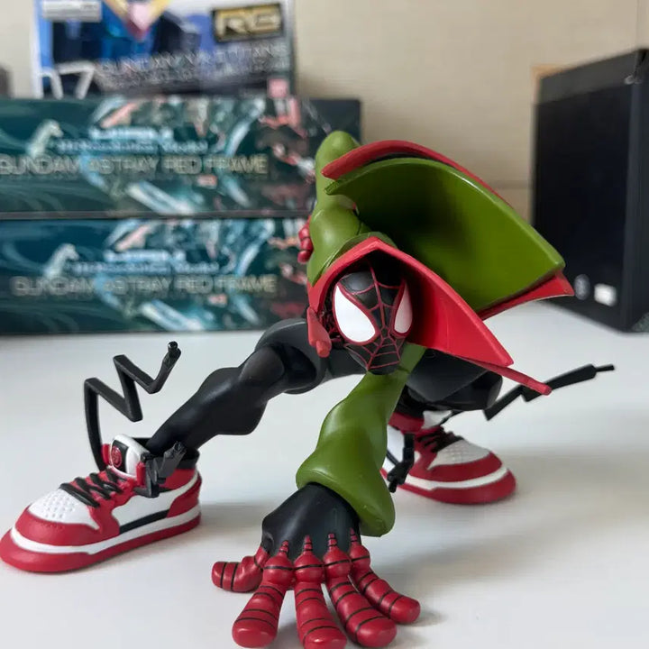 [BUNJANG] Unruly Industries Miles Morales Spider-Man Designer Toy Figure by Tracy Tubera / Marvel Unruly Industries Spider-Man 피규어