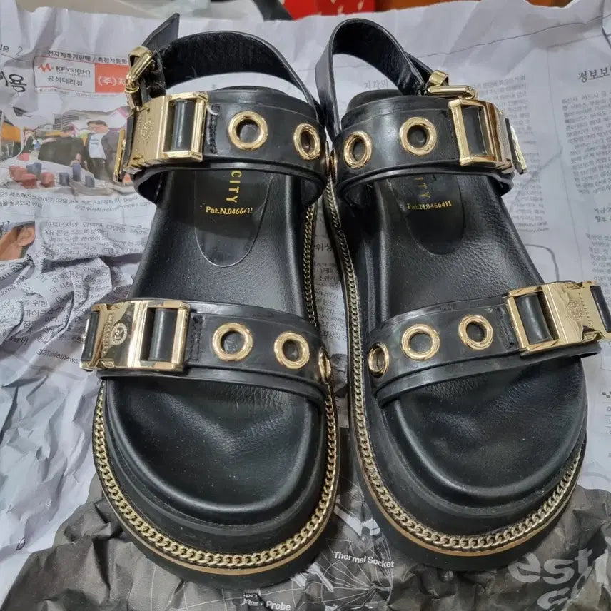 [BUNJANG] Metropolis Sandals Black Gold Buckle / 메트로시티샌들