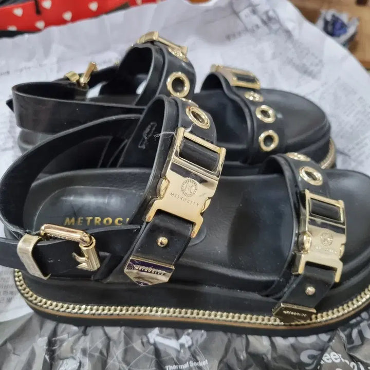 [BUNJANG] Metropolis Sandals Black Gold Buckle / 메트로시티샌들