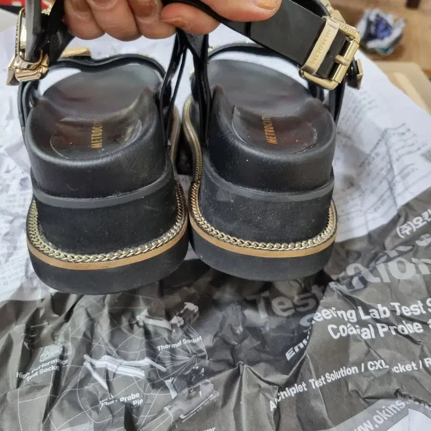 [BUNJANG] Metropolis Sandals Black Gold Buckle / 메트로시티샌들