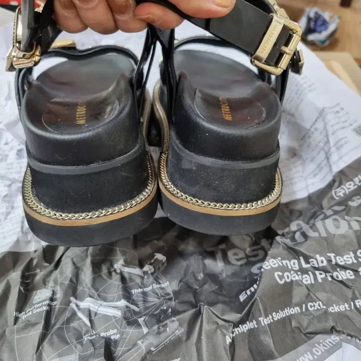 [BUNJANG] Metropolis Sandals Black Gold Buckle / 메트로시티샌들