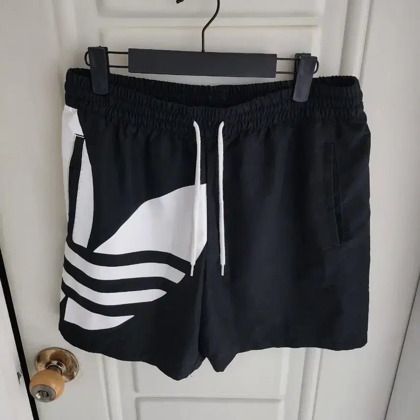 [BUNJANG] Adidas Black Logo Shorts / 아디다스 반바지