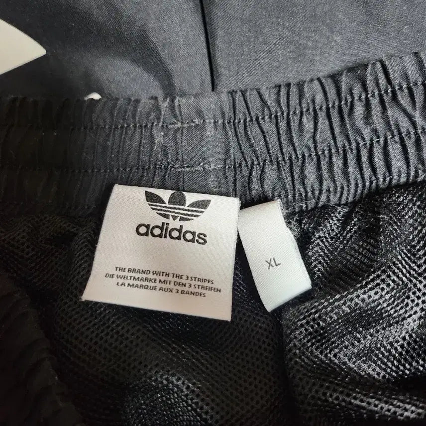 [BUNJANG] Adidas Black Logo Shorts / 아디다스 반바지