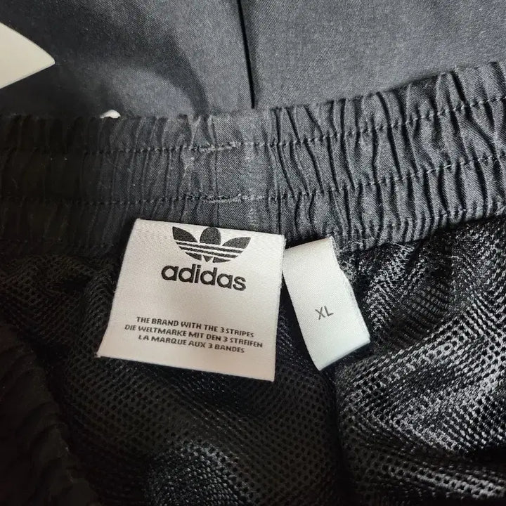 [BUNJANG] Adidas Black Logo Shorts / 아디다스 반바지