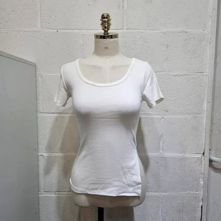 [BUNJANG] Side Slit Plain Round Neck Short Sleeve T-Shirt - White / 옆트임 무지 라운드 반팔- 화이트