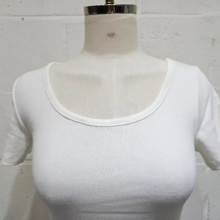 [BUNJANG] Side Slit Plain Round Neck Short Sleeve T-Shirt - White / 옆트임 무지 라운드 반팔- 화이트