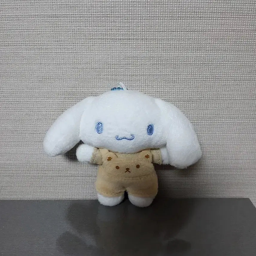 [BUNJANG] Sanrio Cinnamoroll Overalls Plush Keychain / (5월까지 할인)산리오 시나모롤 멜빵 인형 키링