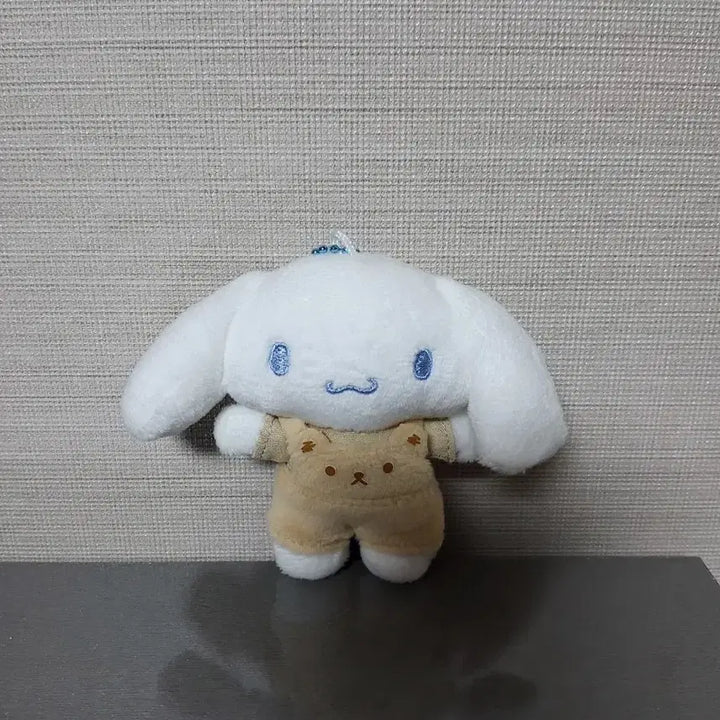 [BUNJANG] Sanrio Cinnamoroll Overalls Plush Keychain / (5월까지 할인)산리오 시나모롤 멜빵 인형 키링