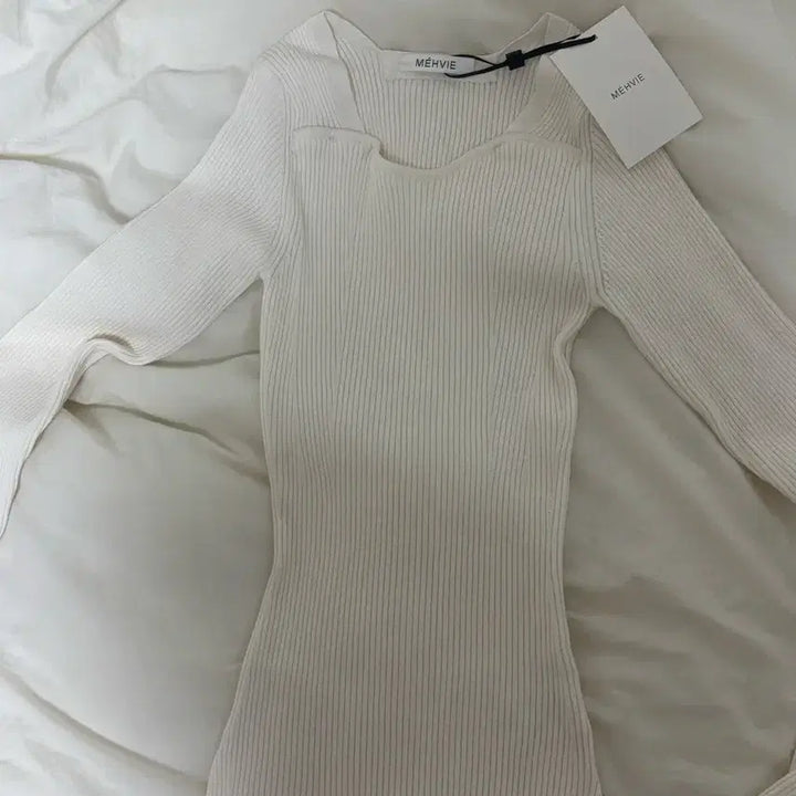[BUNJANG] MEBII Sophie Cream Knit Square Neck Sweater / 메비 소피크림 니트 택 달린 새제품