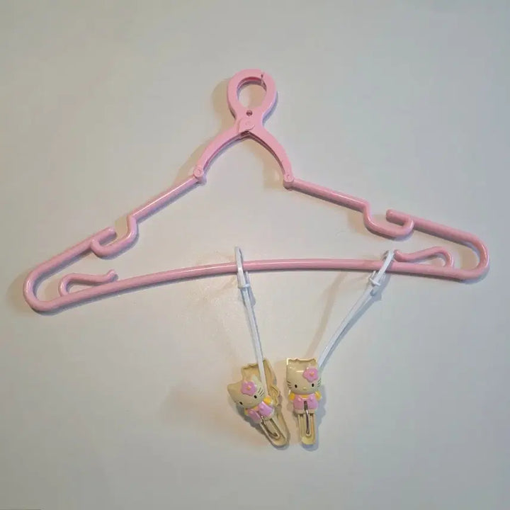 [BUNJANG] Hello Kitty Vintage Clothes Hanger Set / 헬로키티 고전 옷걸이 카오하나 키티 집게