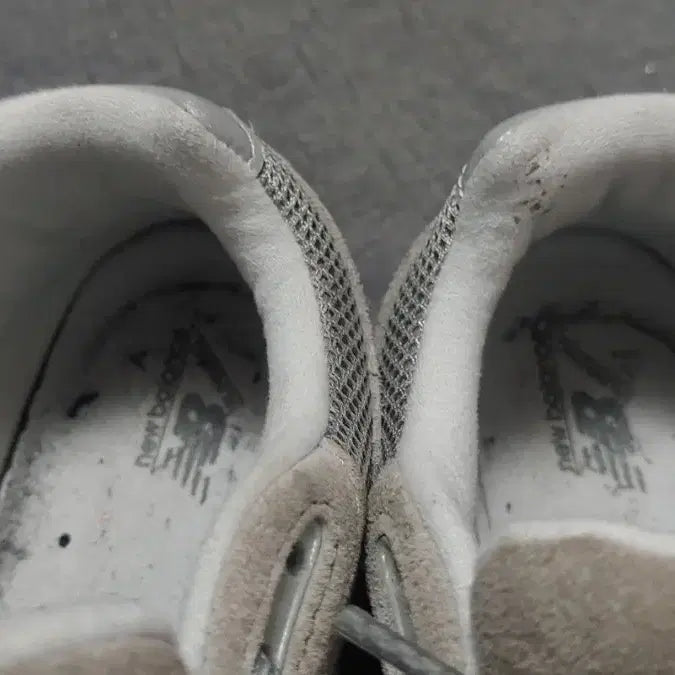 [BUNJANG] New Balance 2002R Sneakers 250 / 뉴발란스2002r 운동화 250