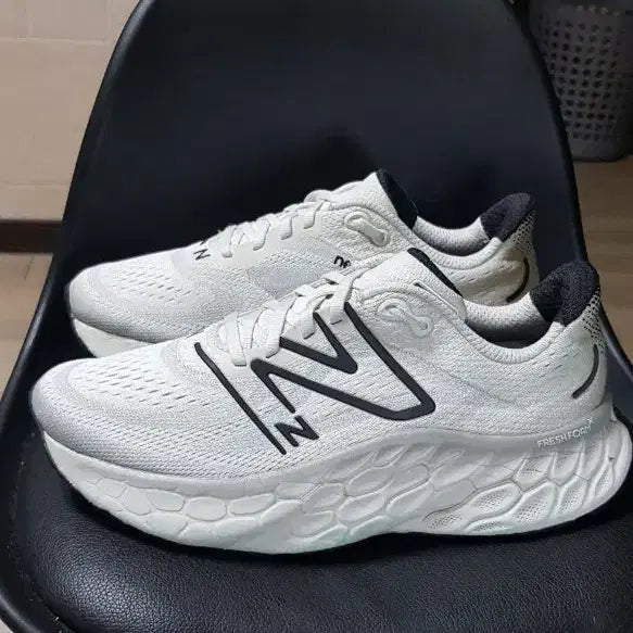 [BUNJANG] New Balance Fresh Foam Sneakers White 250 / 뉴발란스 프레쉬폼 운동화 흰색 250