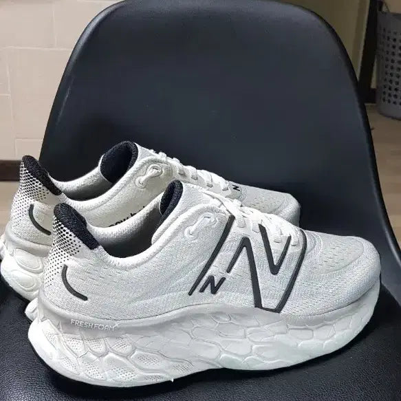 [BUNJANG] New Balance Fresh Foam Sneakers White 250 / 뉴발란스 프레쉬폼 운동화 흰색 250