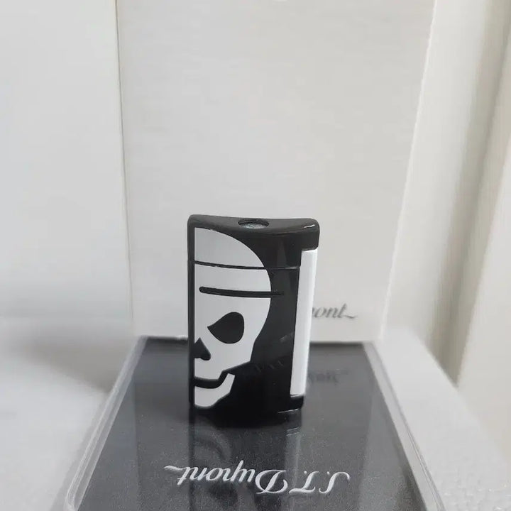 [BUNJANG] Dupont MiniJet White Skull Turbo Lighter / [새상품]듀퐁 미니젯 화이트 스컬 터보 라이터
