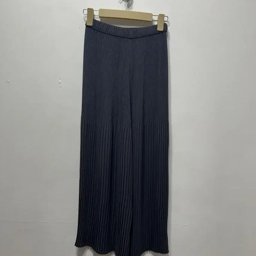 [BUNJANG] Pleated Wide Pants Charcoal / 플리츠 와이드 팬츠 차콜색