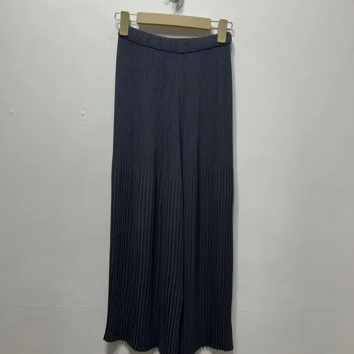 [BUNJANG] Pleated Wide Pants Charcoal / 플리츠 와이드 팬츠 차콜색
