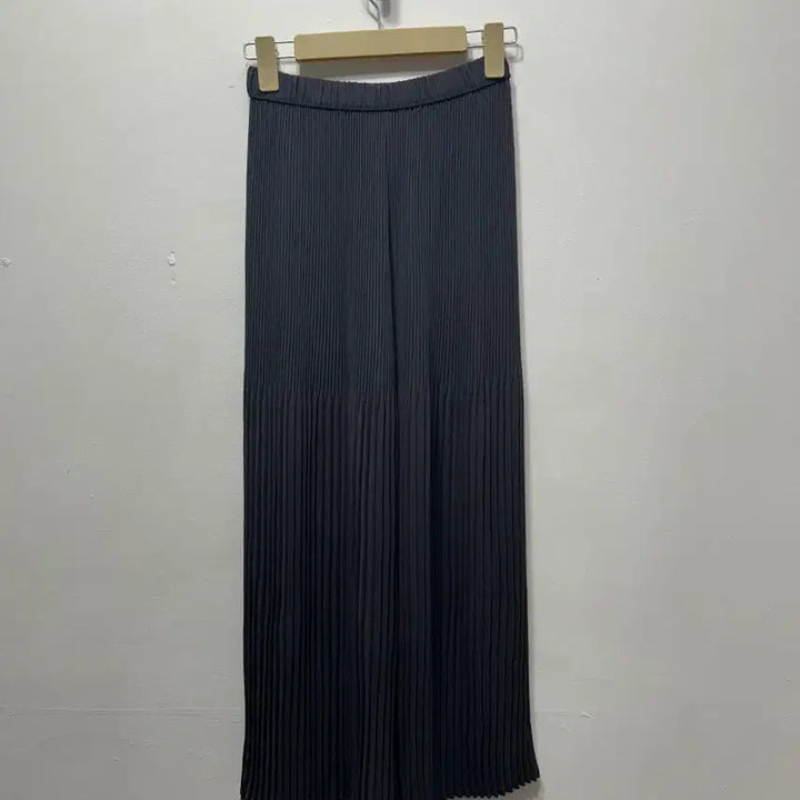 [BUNJANG] Pleated Wide Pants Charcoal / 플리츠 와이드 팬츠 차콜색