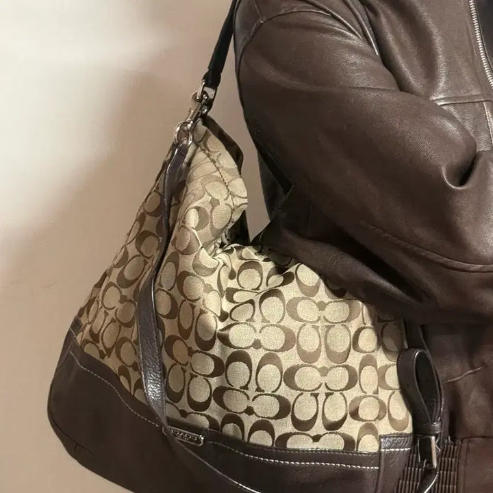 [BUNJANG] Coach Signature Canvas Shoulder Bag Brown / 정품 코치 시그니처 캔버스 숄더백 브라운
