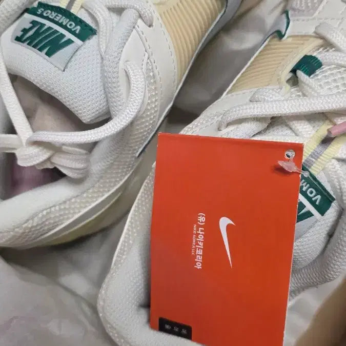 [SOLD OUT] 나이키 보메로 5 크림 화이트 운동화