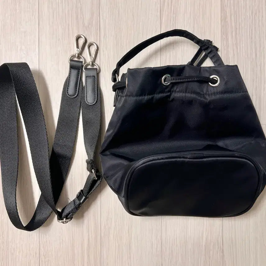 [BUNJANG] Kangol Day Retrocore Bucket Bag Crossbody Black / 캉골 데이 레트로코어 버켓백 버킷백 크로스백 블랙