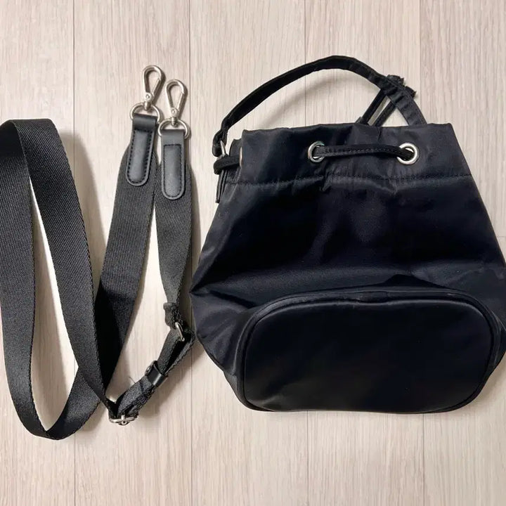 [BUNJANG] Kangol Day Retrocore Bucket Bag Crossbody Black / 캉골 데이 레트로코어 버켓백 버킷백 크로스백 블랙