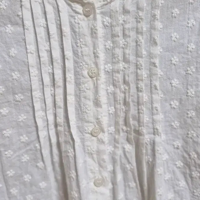 [BUNJANG] White Embroidered Blouse / 화이트 자수 블라우스