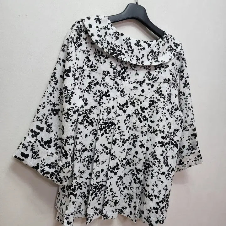 [BUNJANG] Zstudio Floral 100% Wool Blouse / 지스튜디오 플로럴 마100 블라우스