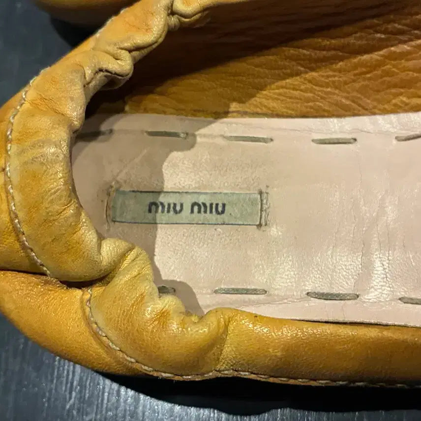 [BUNJANG] Miu Miu Cubic Flat Shoes / 36.5/235) 미우미우 큐빅 플랫슈즈