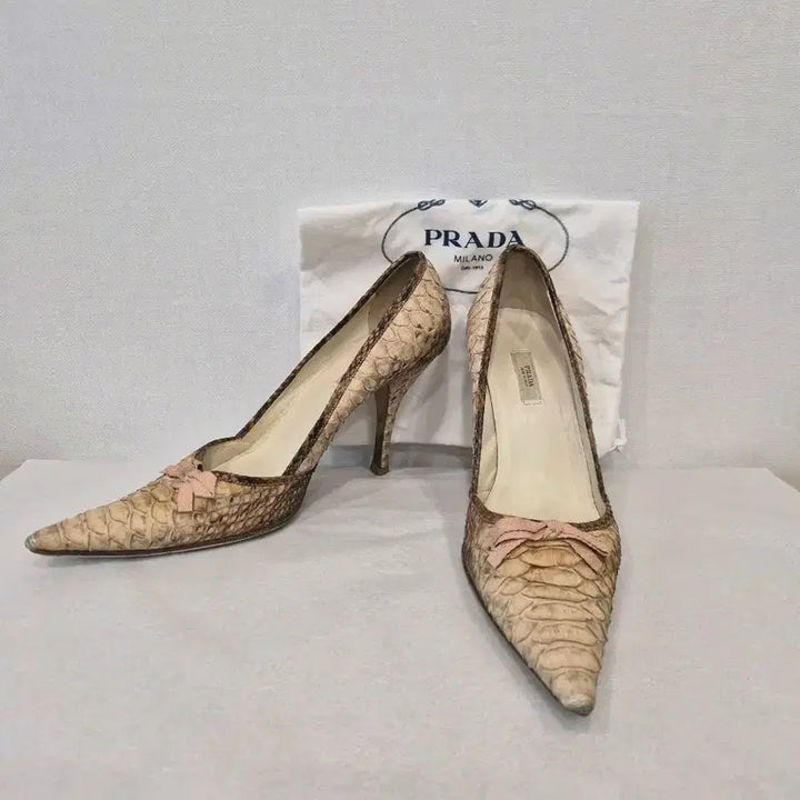 [BUNJANG] PRADA Snakeskin Pumps with Ribbon Detail / PRADA 프라다 정품 여성 구두 뱀피 펌프스힐 리본 장식