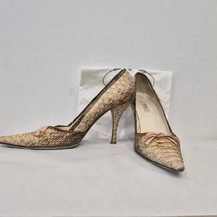 [BUNJANG] PRADA Snakeskin Pumps with Ribbon Detail / PRADA 프라다 정품 여성 구두 뱀피 펌프스힐 리본 장식