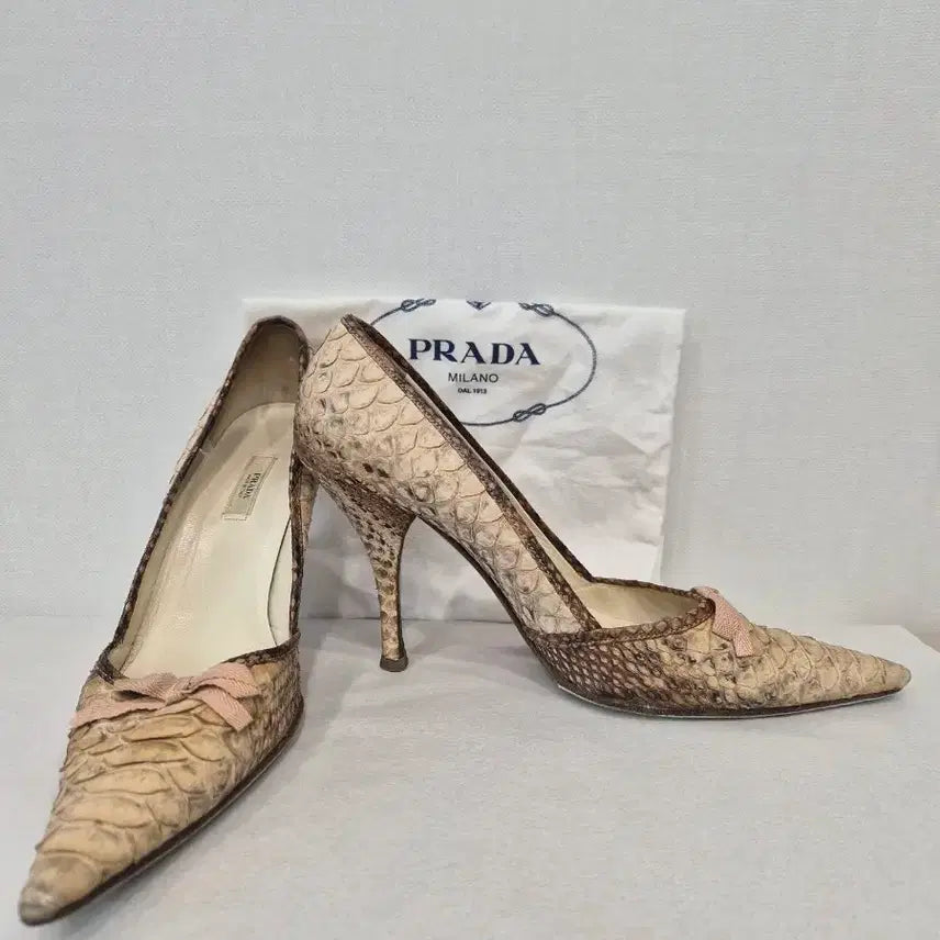[BUNJANG] PRADA Snakeskin Pumps with Ribbon Detail / PRADA 프라다 정품 여성 구두 뱀피 펌프스힐 리본 장식