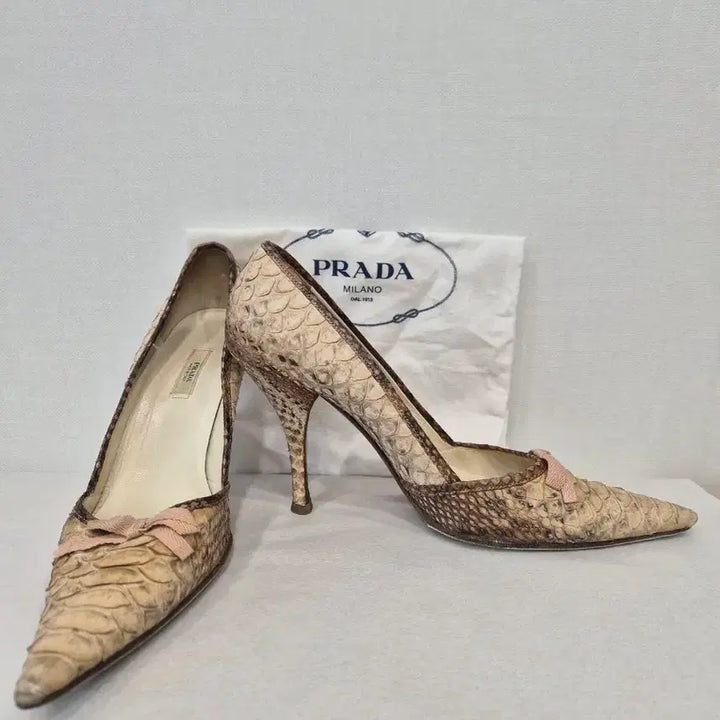 [BUNJANG] PRADA Snakeskin Pumps with Ribbon Detail / PRADA 프라다 정품 여성 구두 뱀피 펌프스힐 리본 장식