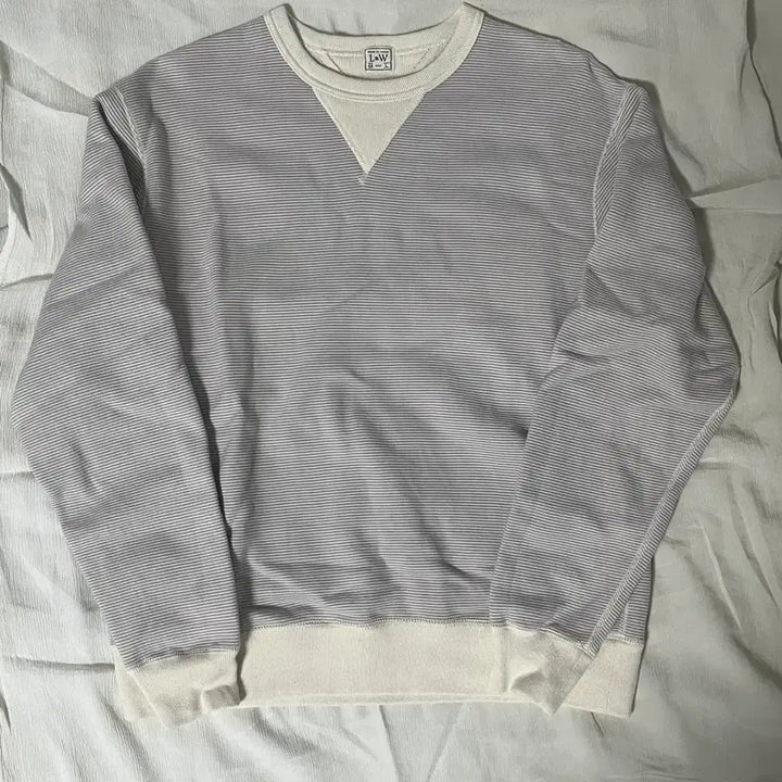 [SOLD OUT] 루프앤웨프트 그레이핀보더 스웻셔츠 L(100)