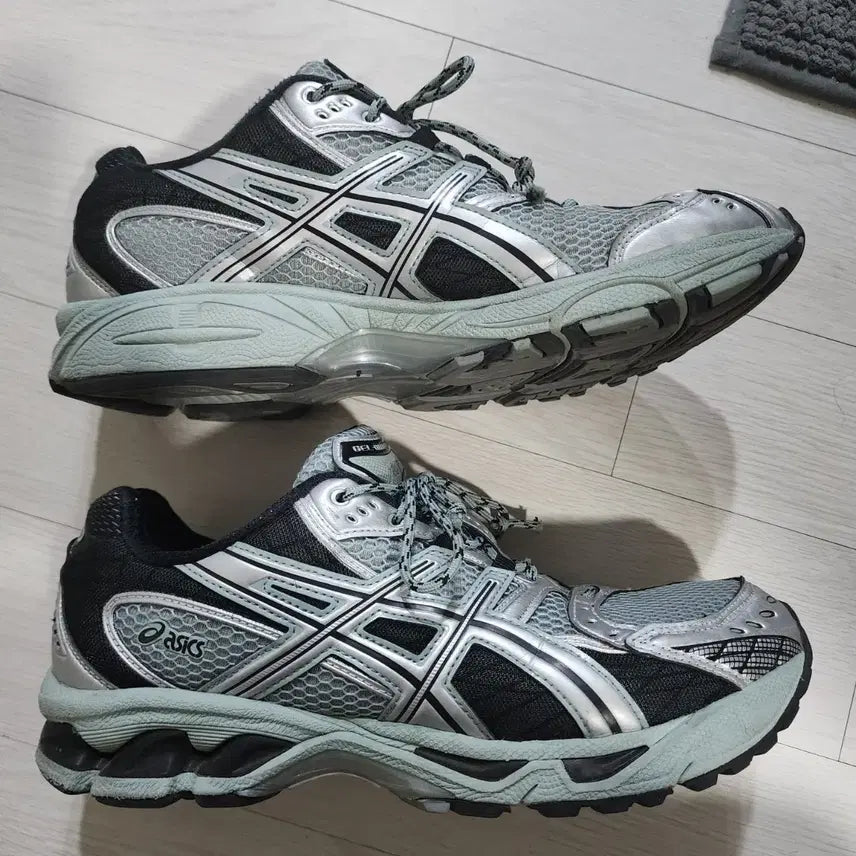[BUNJANG] Asics Gel-Nimbus 10.1 Sneakers / 아식스 젤님버스 10.1 스니커즈 275