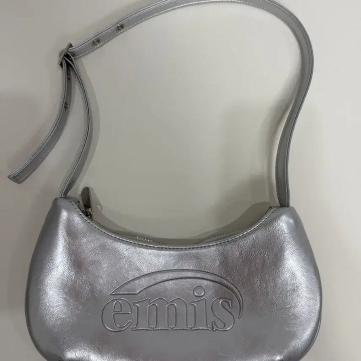 [BUNJANG] Emis Enamel Silver Hobo Bag / emis 이미스 에나멜 실버  호보백